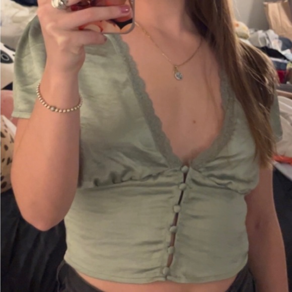 Forever 21 satin button-up crop top - Picture 3 of 5